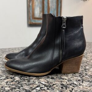 BareTraps Nyomi Black Ankle Boots stacked heel EUC 7.5